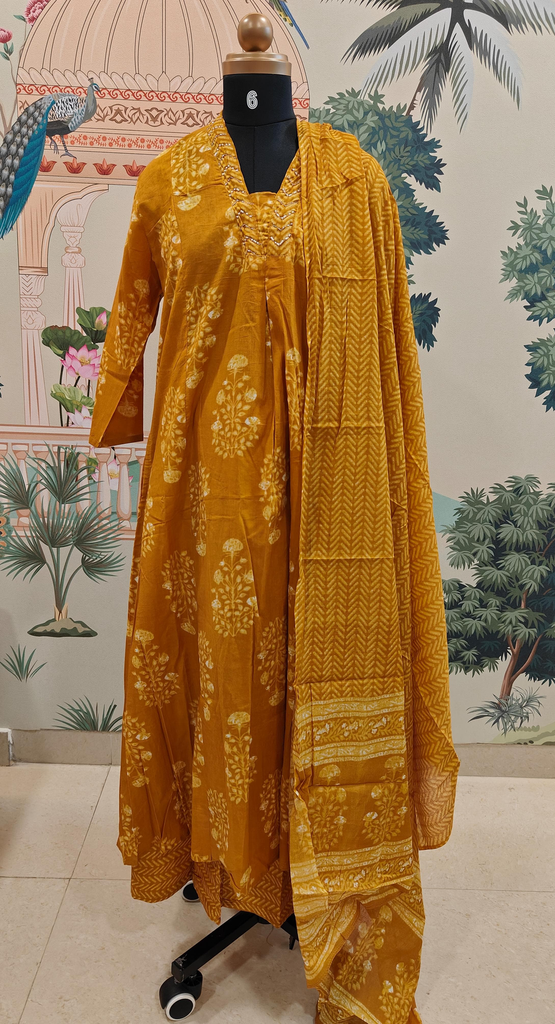 Yellow Umbrella Set